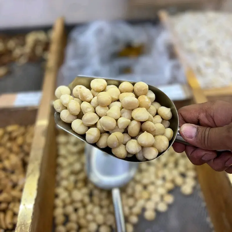مكاداميا مقشرة