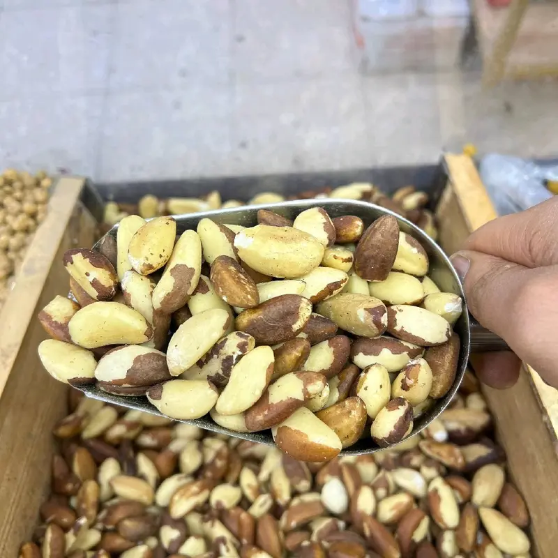 لوز برازيلي نيء