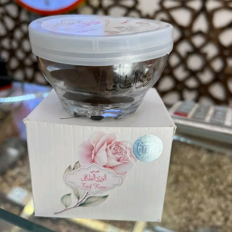 الورد الطافي