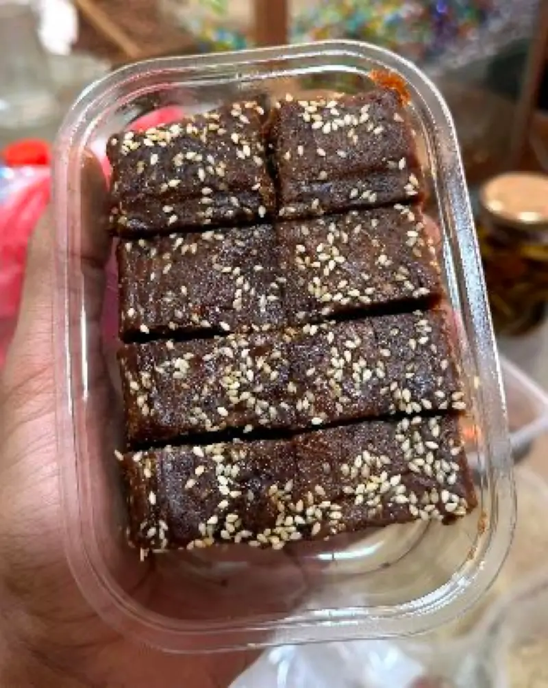 تمر بالزيت زيتون والجلجلان